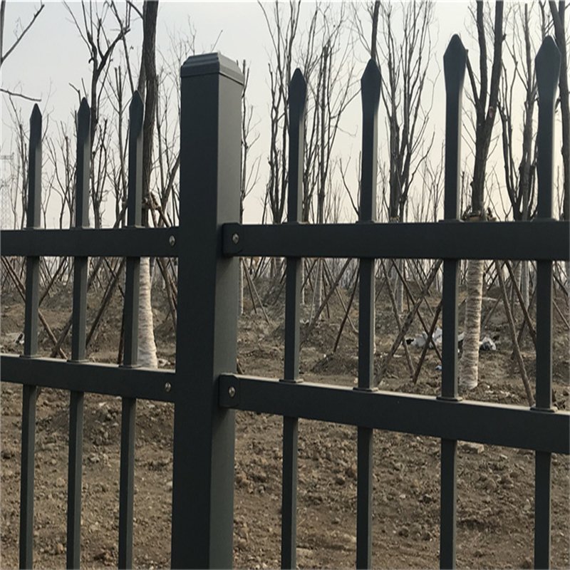 2024-05-27steel-tubular-garrison-fencing-hercules-fence-diplomat-fence1026