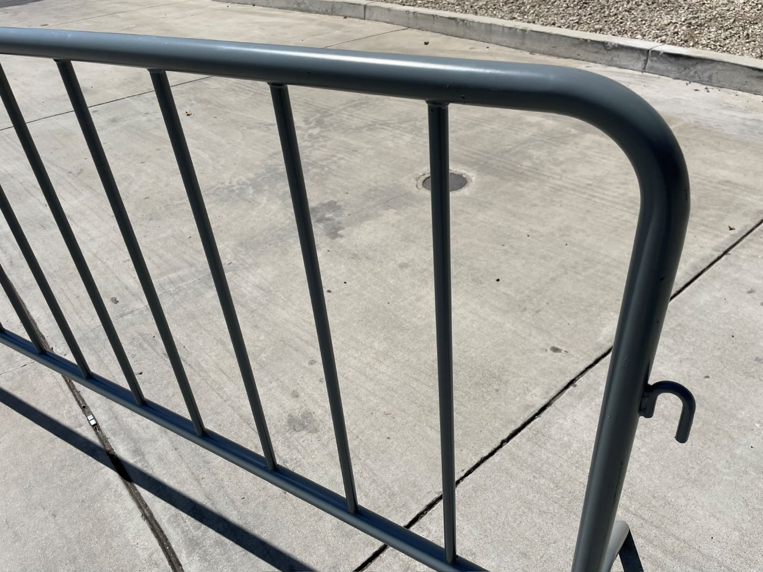 metal-crowd-control-barriers_6_589x@3x.progressive