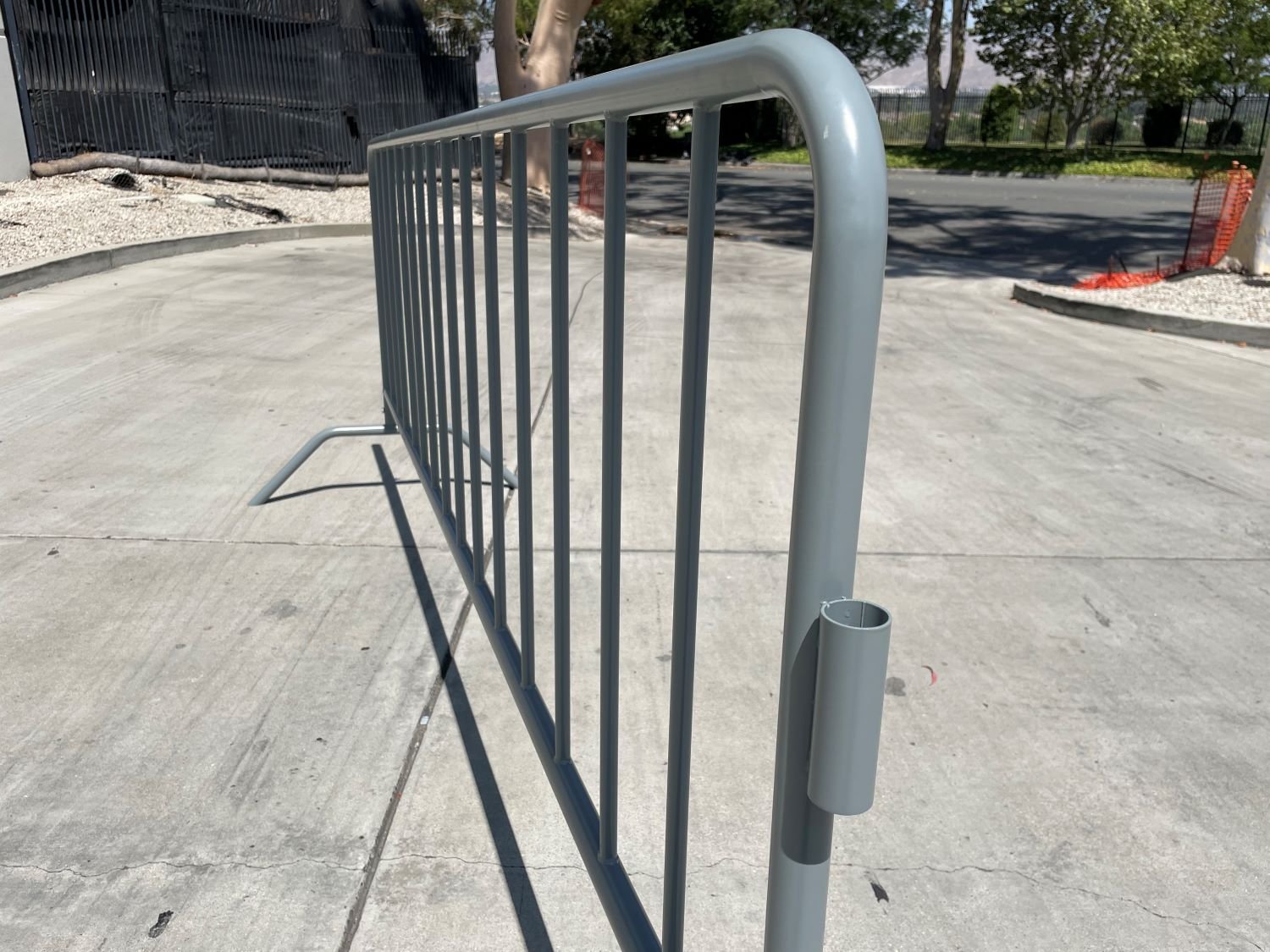 metal-crowd-control-barriers_8_589x@3x.progressive