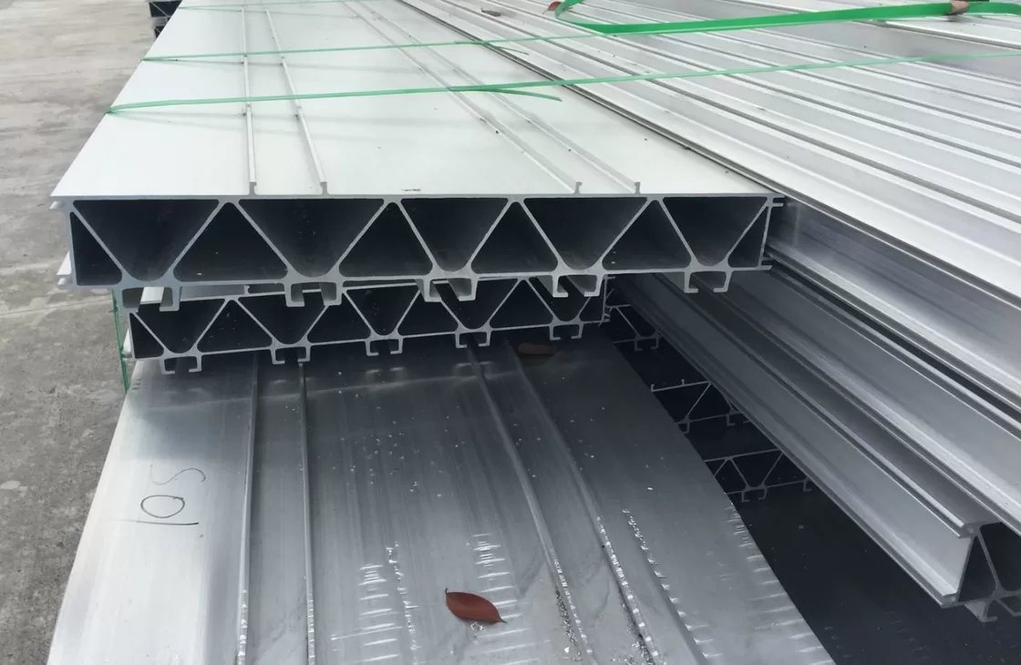 4.2M 6063 T6 Aluminium Extruded Profiles 16.8MM Wall Thickness Used As  Subway Train