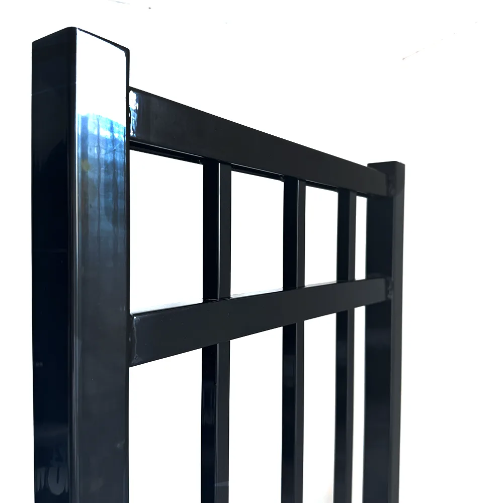 3-Rails-Flat-Top-Aluminum-Fence-Detail-1