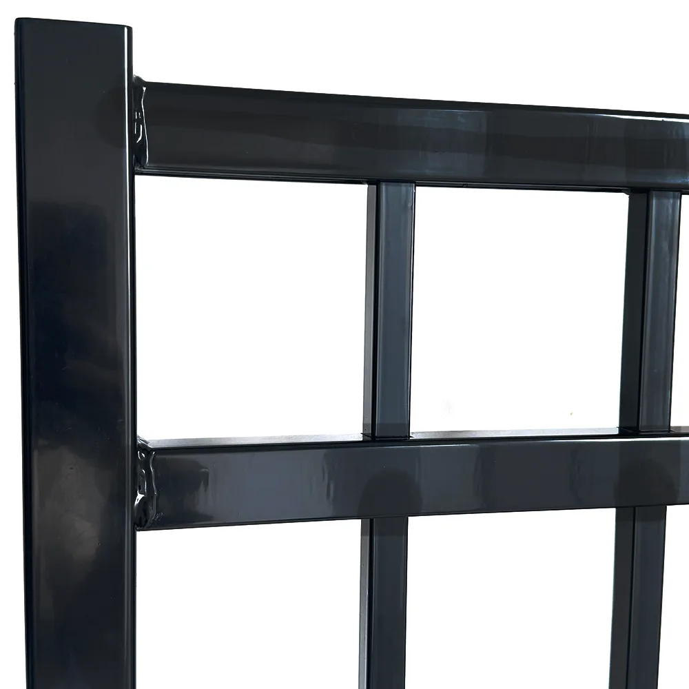 3-Rails-Flat-Top-Aluminum-Fence-Detail-2