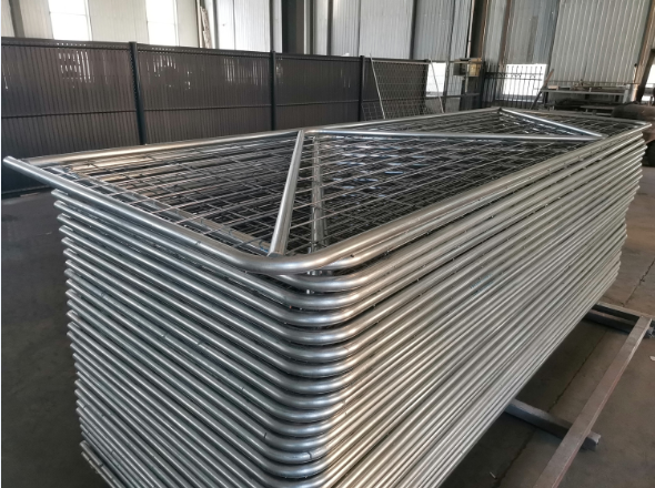 4mm Hot Dip Galvanized 1800mm Height Welded Farm Gate For Horse And Cattle